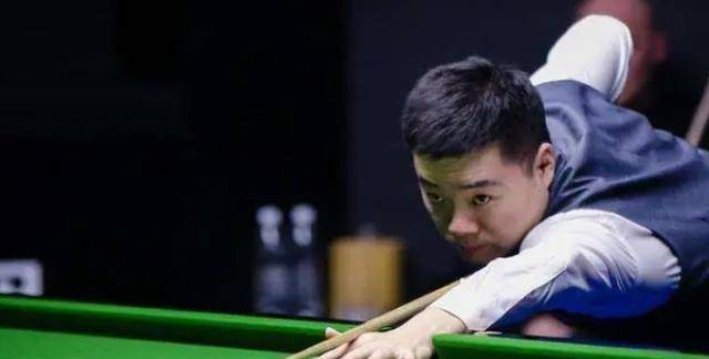 极为严格的 极为严格的