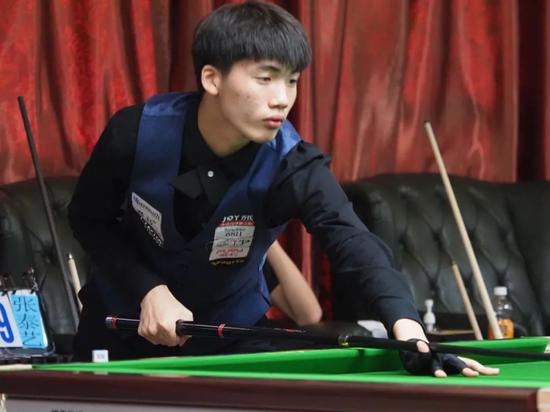 在另一侧 在另一侧