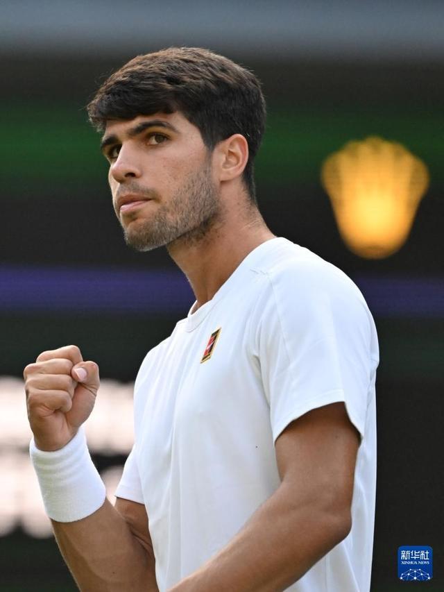 一名年轻球 一名年轻球